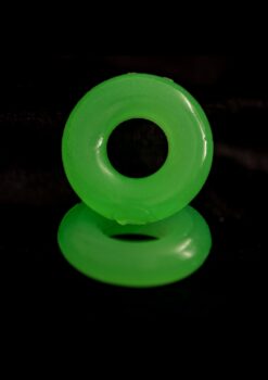 Pimedas Helendavad Peeniserõngad